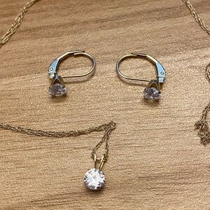 Elegant 14K Solid Gold pendant & earrings Set - almost 2 g, necklace is 17"